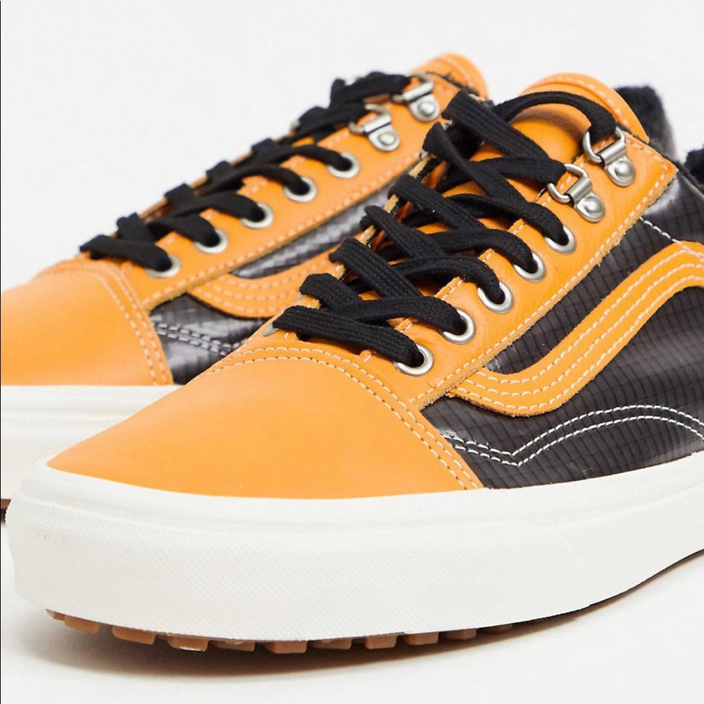 NWT Vans MTE Old Skool Sneakers🖤🧡 - Picture 3 of 3